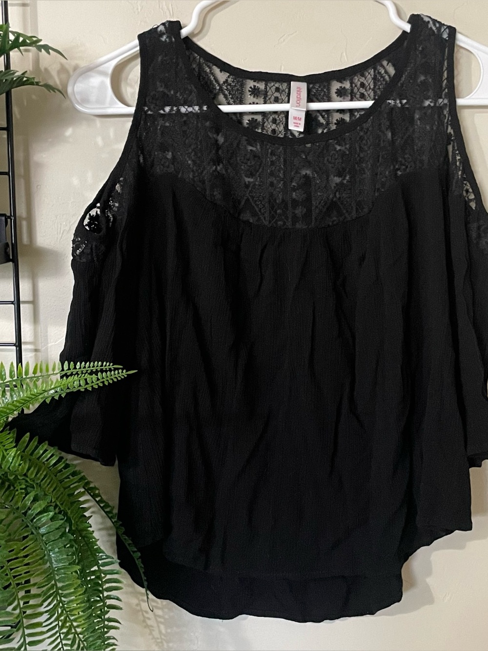 Black boho off shoulder long sleeve blouse size Medium